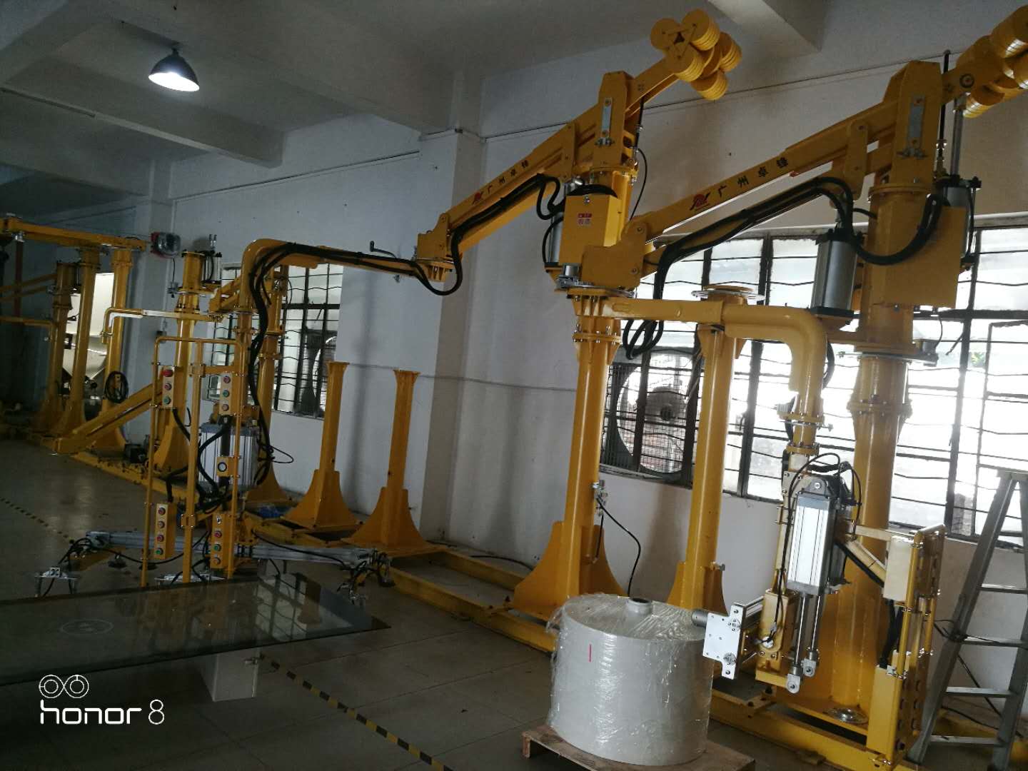 Guangzhou Zhuofeng provides 2 sets of track-type power manipulators for Germany'