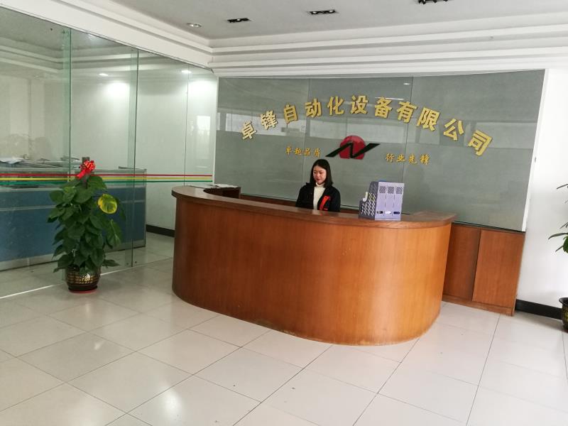 What are the specific requirements for the installation of aluminum alloy rail s